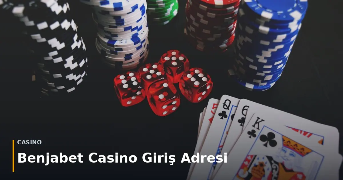 Masa &uuml;zerinde casino fişleri, kart ve zar; &uuml;zerinde Benjabet casino giriş adresi başlığı