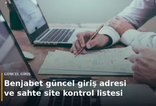 Masada diz&uuml;st&uuml; bilgisayar, not defteri ve kalemle &ccedil;alışan iki kişi; &uuml;zerinde Benjabet g&uuml;ncel giriş adresi ve sahte site kontrol listesi başlığı